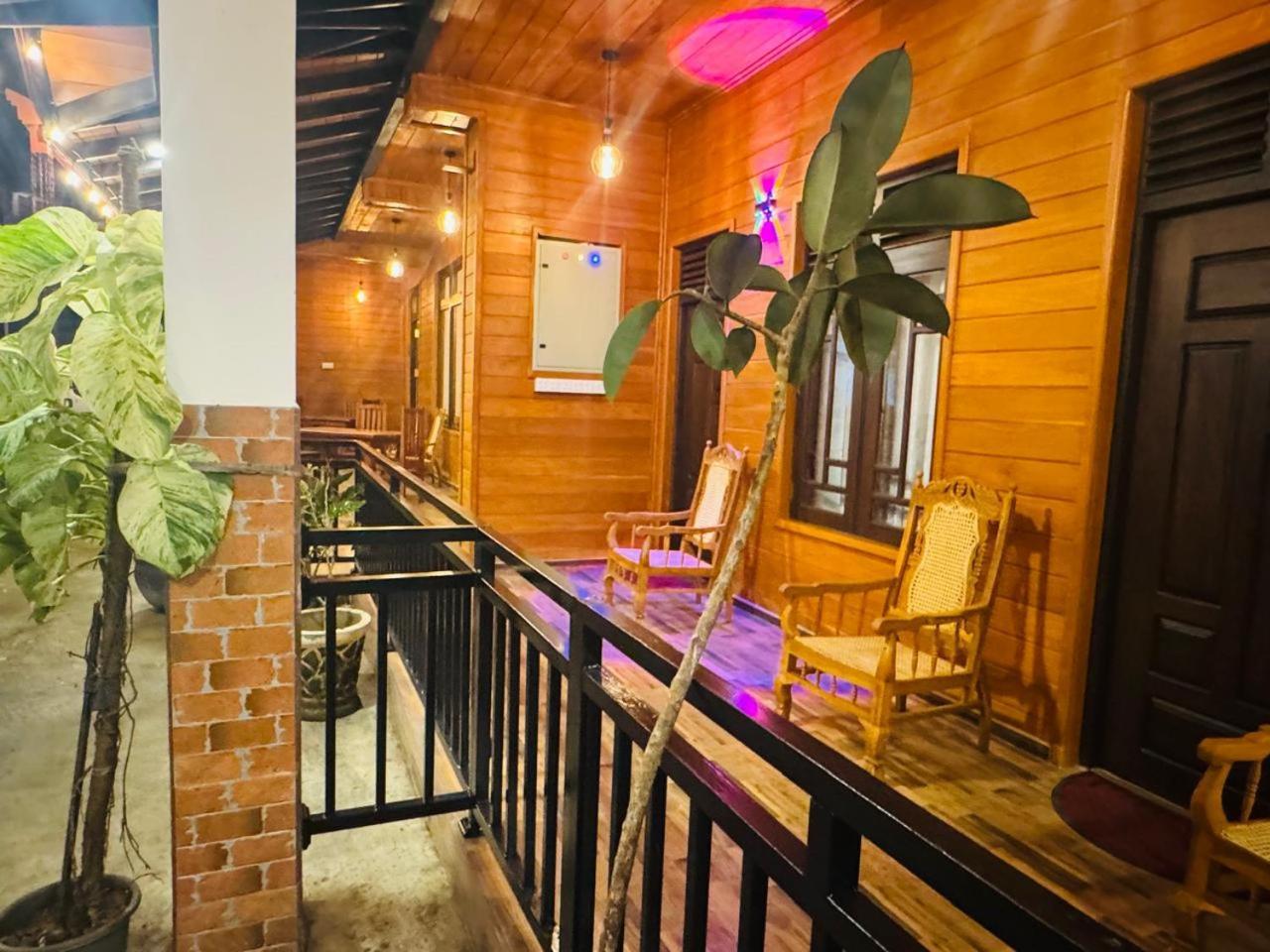 Sun Mount Adams Peak Hotel Nallathanniya Bagian luar foto